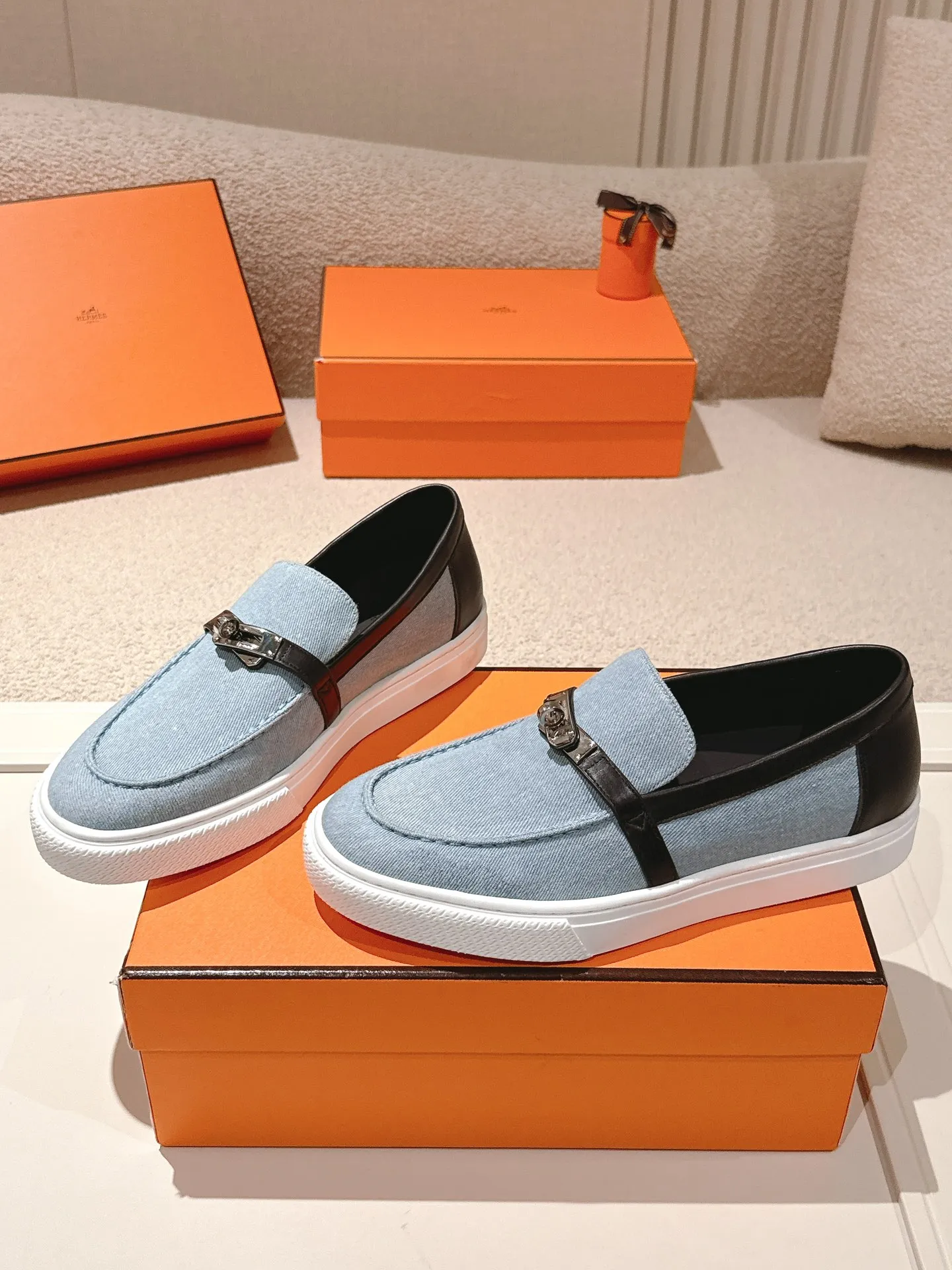 Men's shoes 💰640💰 Hermes# New Kelly buckle thick-soled loafers. Upper: cowhide/suede material. Lining: sheepskin lining. Outsole: exclusive molded outsole. Size: women's size 35-40, men's size 39-45 (female 41/male 46 customized, non-refundable)